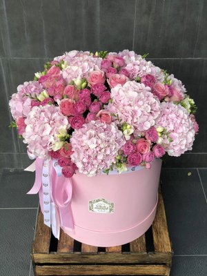 Велика коробка з квітами №14